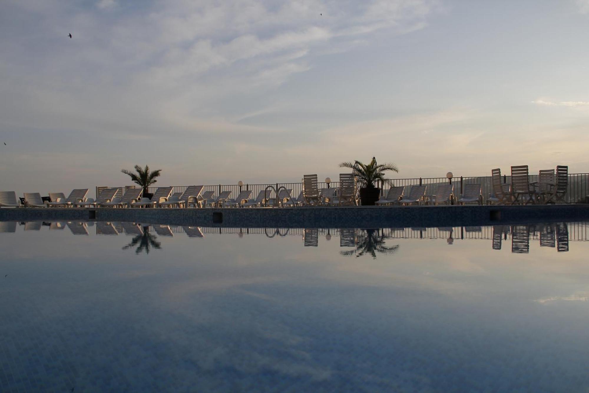 Helios Hotel 巴尔奇克 外观 照片